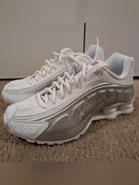 Nike SHOX R4 Youth Shoes White/Silver